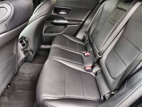 Used 2025 Mercedes-Benz GLC 300 4MATIC image 20