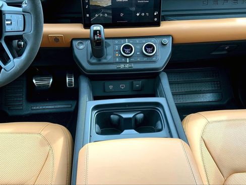 Used 2024 Land Rover Defender 110 V8 image 16