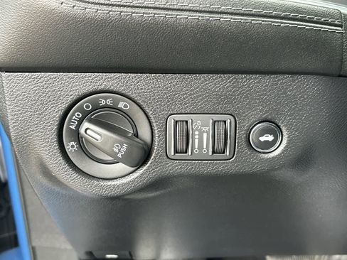 Used 2022 Dodge Challenger GT w/ Plus Package image 9