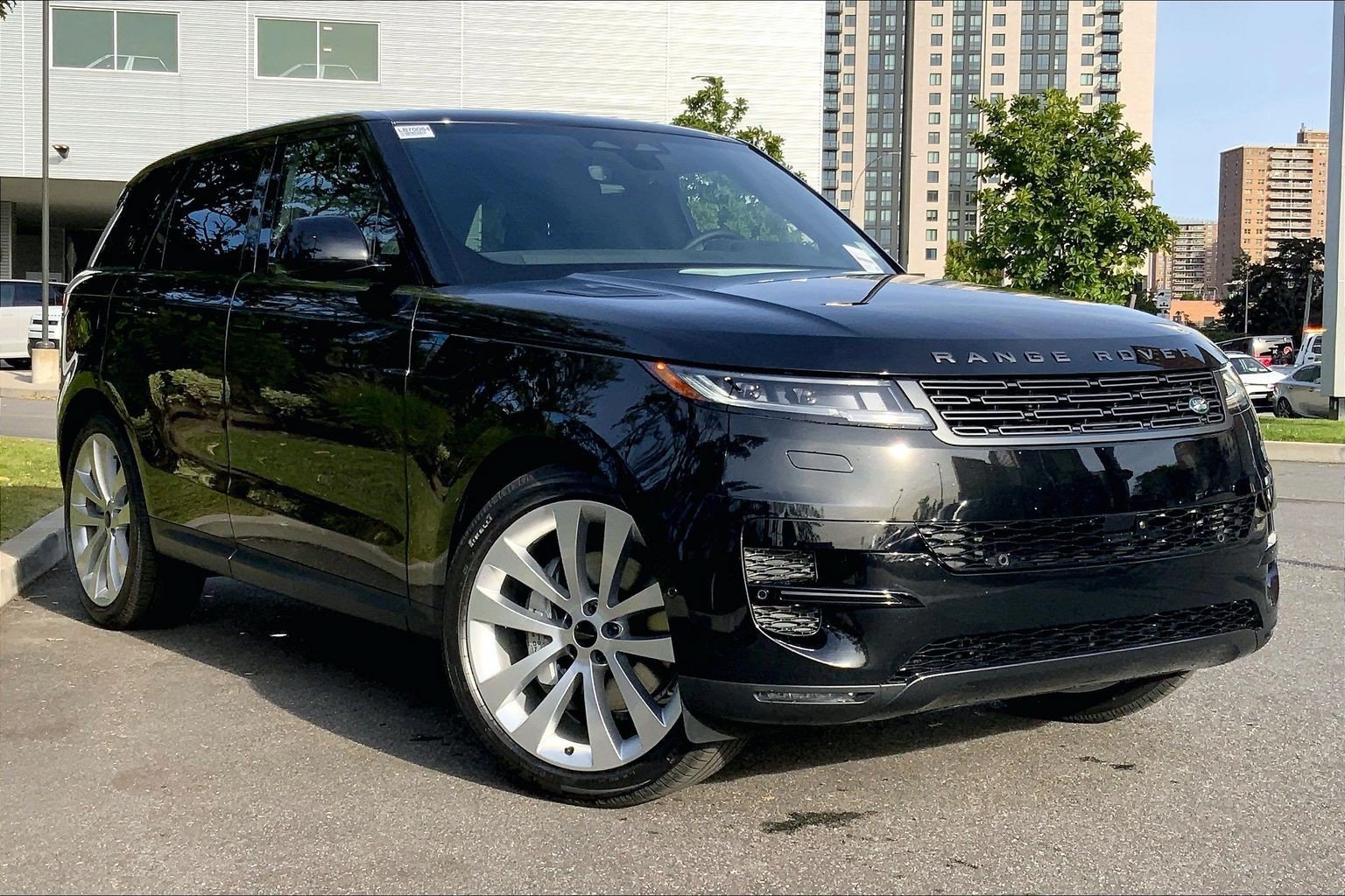 New 2027 Land Rover Range Rover Sport SE AWD/4WD image 2