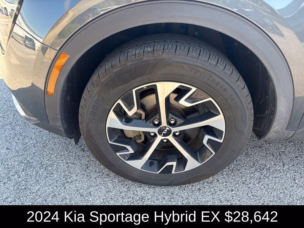 Used 2024 Kia Sportage EX AWD/4WD image 9