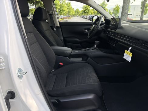 Certified 2026 Honda HR-V LX image 31