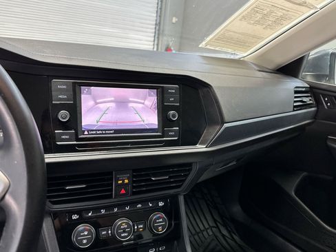 Used 2024 Volkswagen Jetta SE FWD image 21