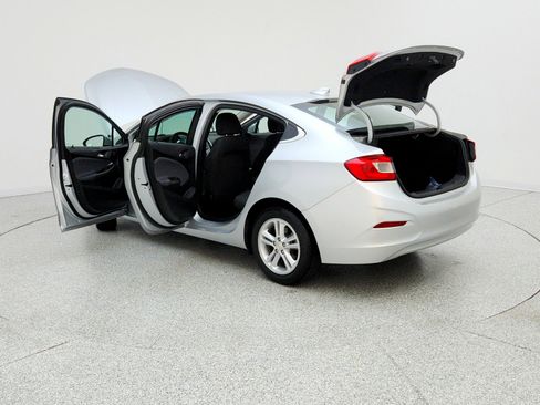 Used 2018 Chevrolet Cruze LT w/ Convenience Package image 12