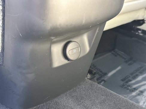 Certified 2021 Volvo XC60 T5 Momentum w/ Premium Package image 23