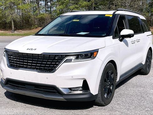 Used 2024 Kia Carnival SX Prestige image 2