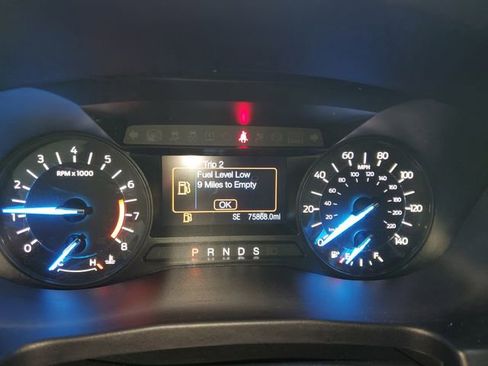 Used 2017 Ford Explorer XLT image 17