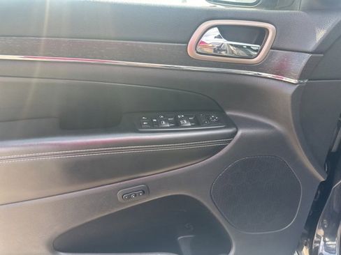 Used 2016 Jeep Grand Cherokee Limited w/ Luxury Group II image 35