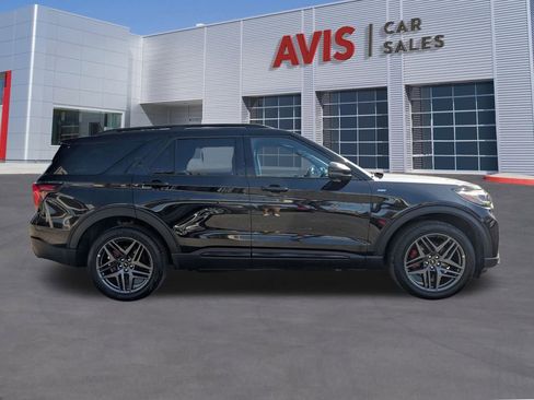 Used 2025 Ford Explorer ST-Line w/ ST-Line Street Pack image 7