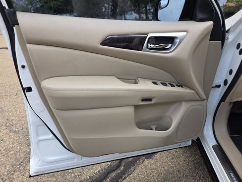 Used 2014 Nissan Pathfinder Platinum w/ Platinum Premium Package FWD image 13