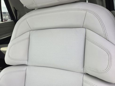 New 2026 Lincoln Navigator Premiere AWD/4WD image 12