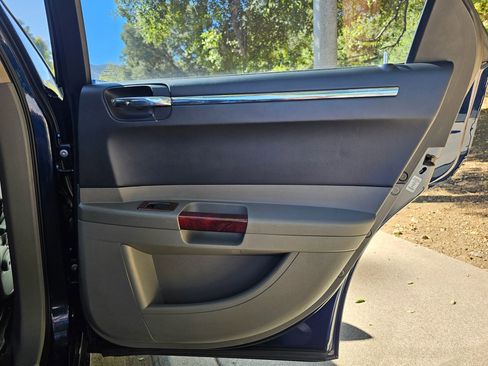Used 2005 Chrysler 300 Touring image 25