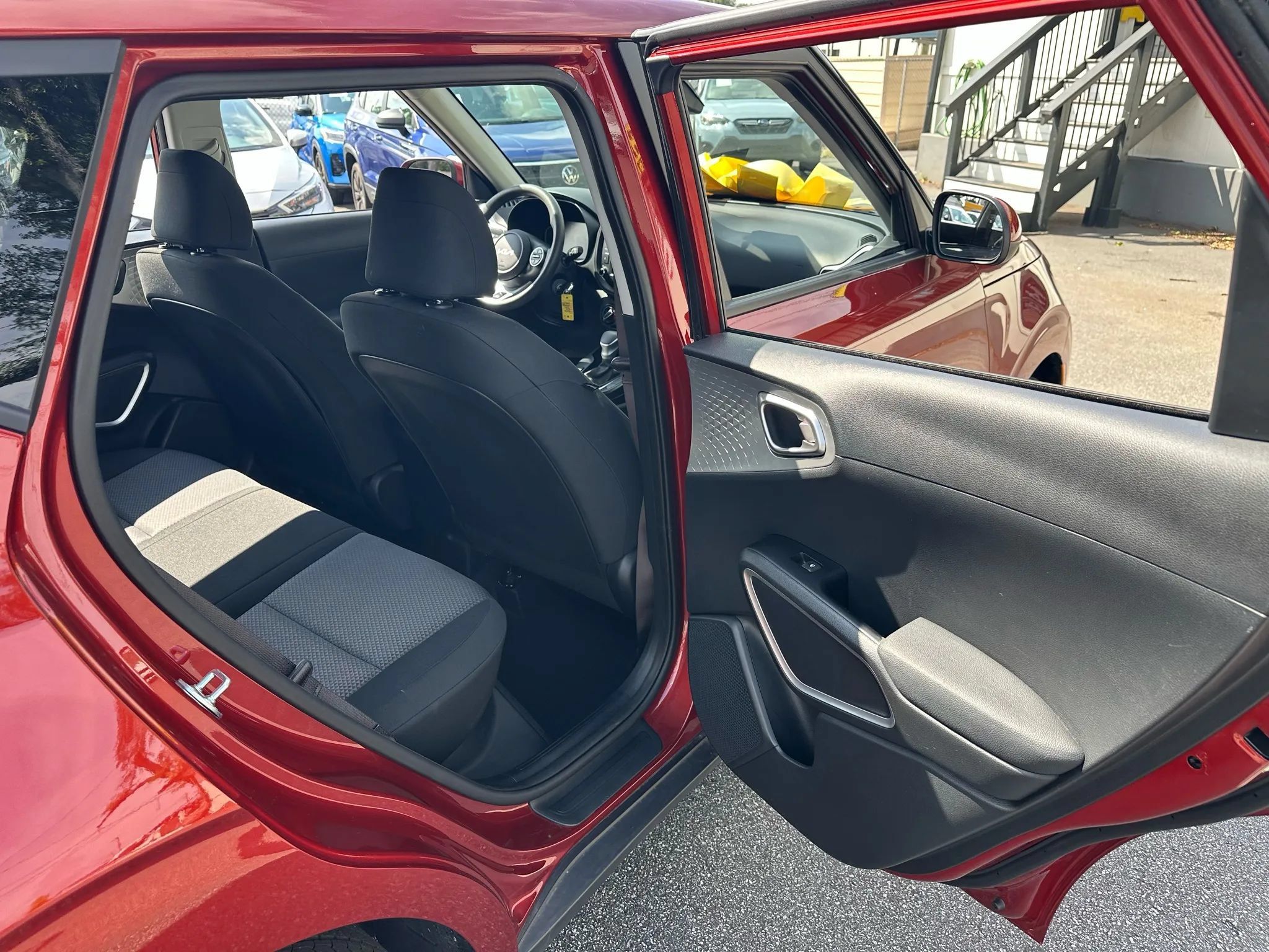 Used 2025 Kia Soul LX w/ LX Technology Package FWD image 15