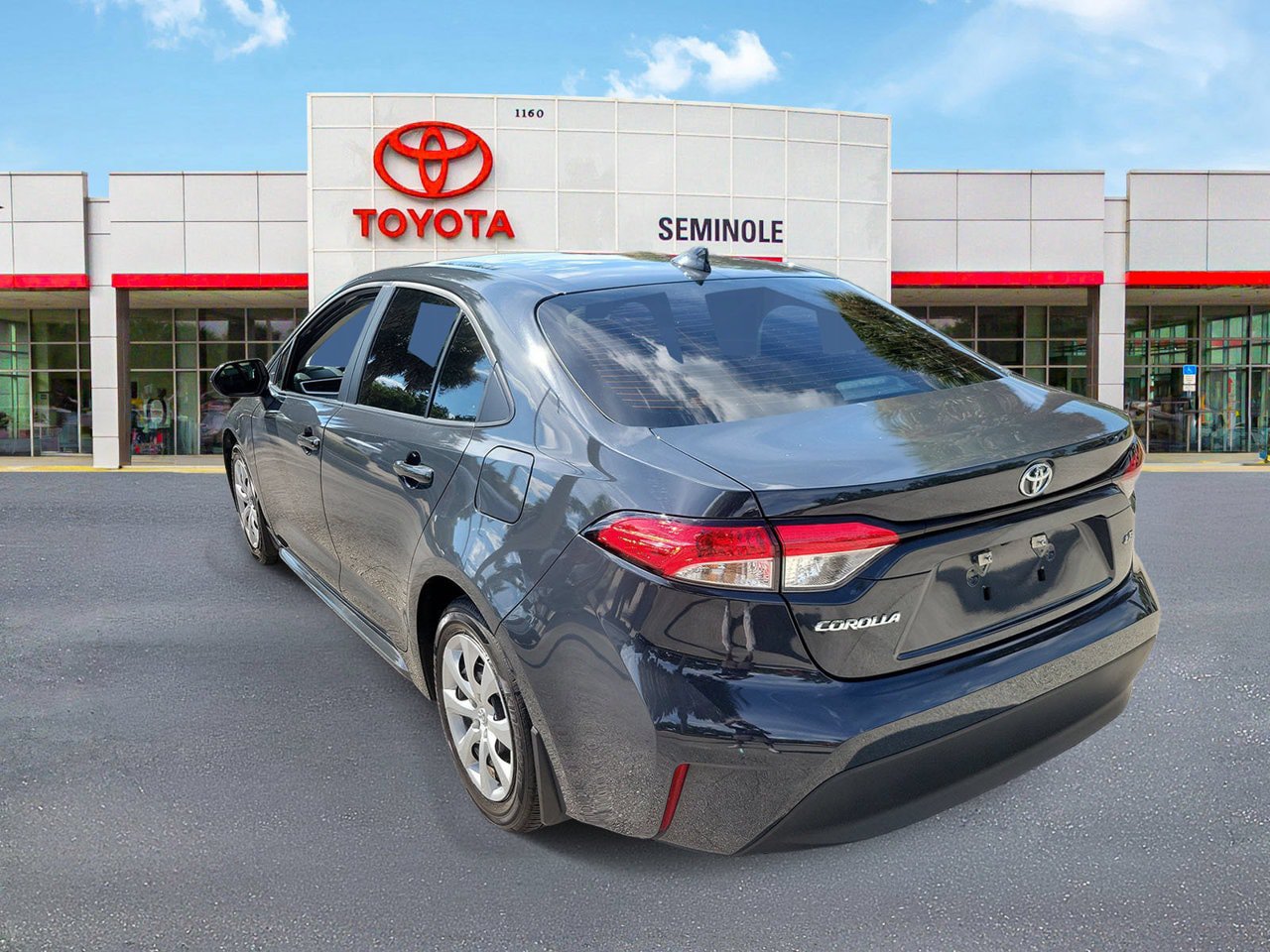 Used 2024 Toyota Corolla LE FWD image 4