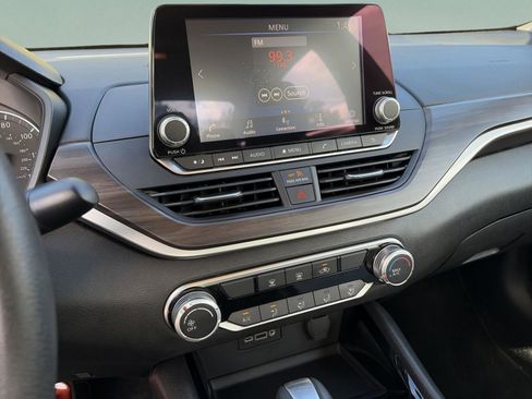 Used 2024 Nissan Altima 2.5 SV image 12