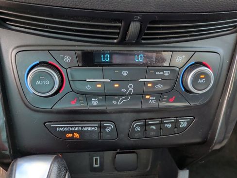 Used 2019 Ford Escape Titanium image 29