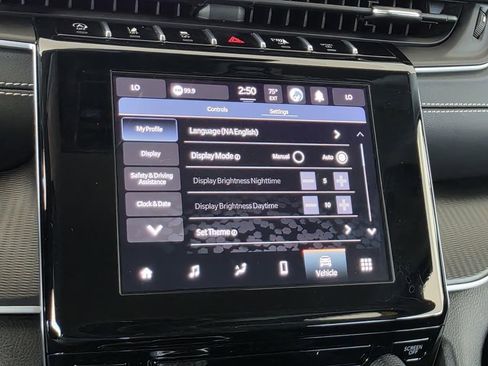 Used 2024 Jeep Grand Cherokee Laredo image 17