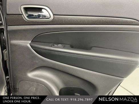 Used 2017 Jeep Grand Cherokee Altitude image 41