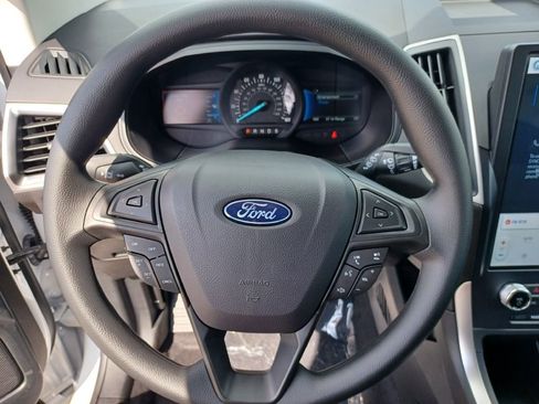 Used 2024 Ford Edge SE image 30