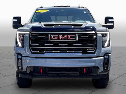 Used 2024 GMC Sierra 2500 AT4 w/ Technology Package AWD/4WD image 4