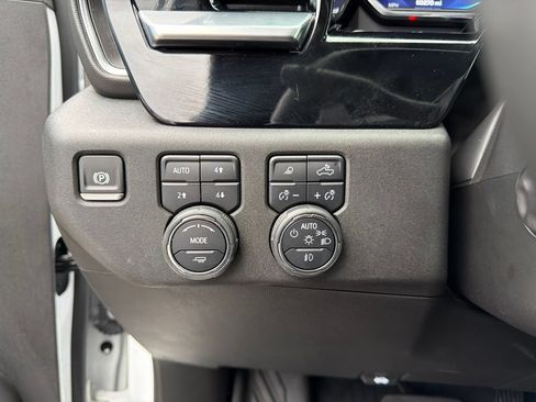 Used 2024 Chevrolet Silverado 1500 LTZ AWD/4WD image 20