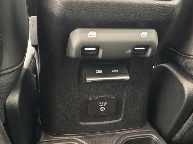 Used 2025 Jeep Gladiator Rubicon w/ Convenience Group AWD/4WD image 22