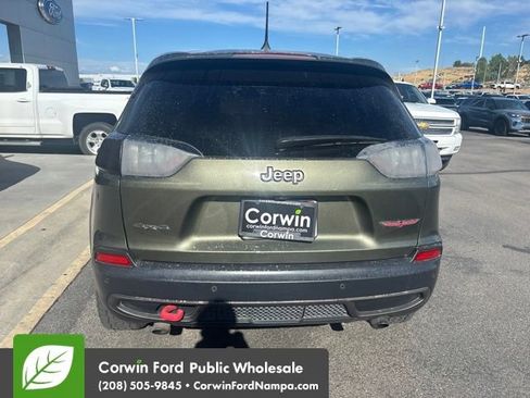 Used 2019 Jeep Cherokee Trailhawk AWD/4WD image 6