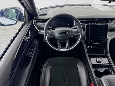 Used 2025 Jeep Grand Cherokee Altitude image 25