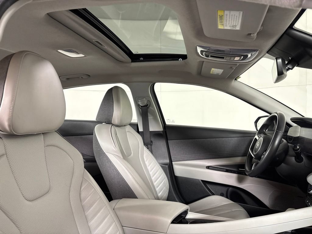 Used 2024 Hyundai Elantra Limited FWD image 16