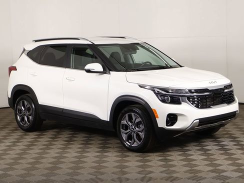 Used 2024 Kia Seltos S AWD/4WD image 2