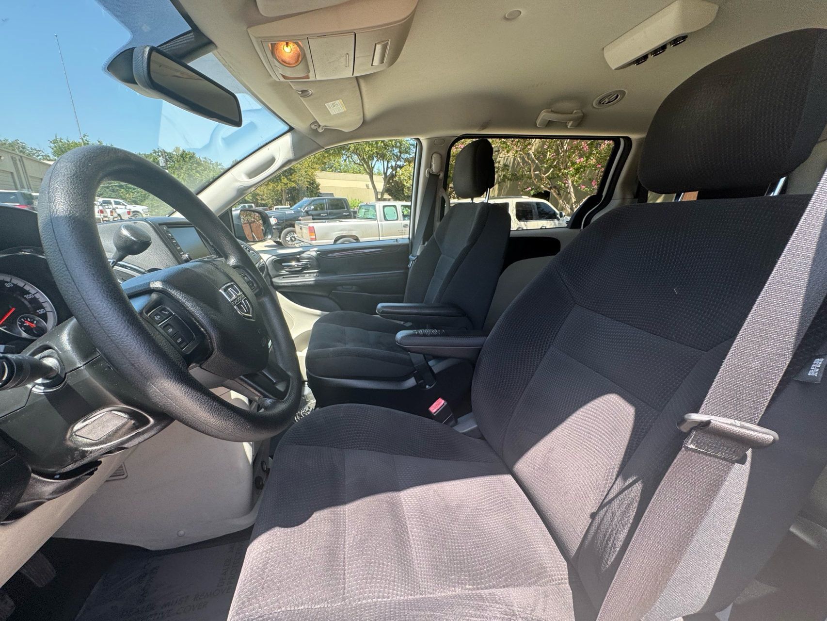 Used 2018 Dodge Grand Caravan SE w/ UConnect Hands-Free Group FWD image 9