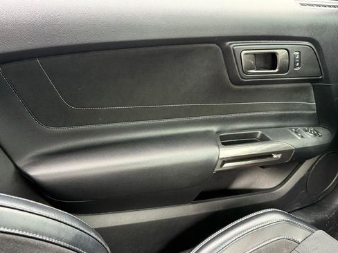 Used 2016 Ford Mustang Shelby GT350 w/ Technology Package image 31