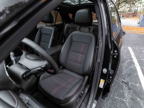 Used 2023 Chevrolet Equinox RS image 13