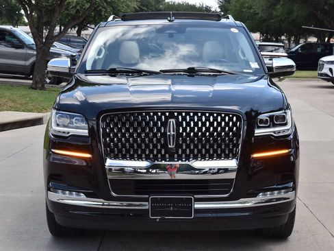 Used 2024 Lincoln Navigator Black Label AWD/4WD image 3