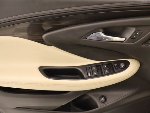 Used 2019 Buick Envision Essence image 17