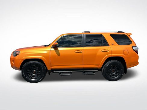 Used 2022 Toyota 4Runner SR5 image 7