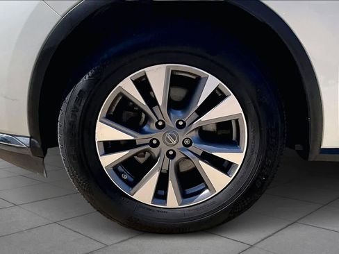 Used 2015 Nissan Murano S image 10