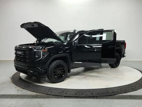 Used 2024 GMC Sierra 1500 Elevation w/ Elevation Premium Package AWD/4WD image 12
