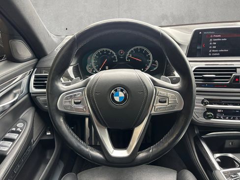 Used 2018 BMW 750i image 25