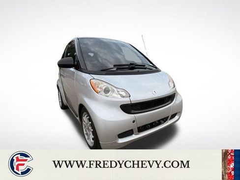 Used 2011 smart fortwo pure RWD image 4