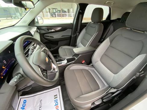 Used 2026 Chevrolet TrailBlazer LT w/ LT Cold Weather Package FWD image 12