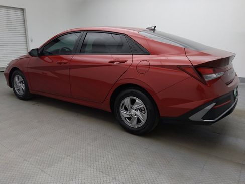 Used 2025 Hyundai Elantra SE FWD image 3