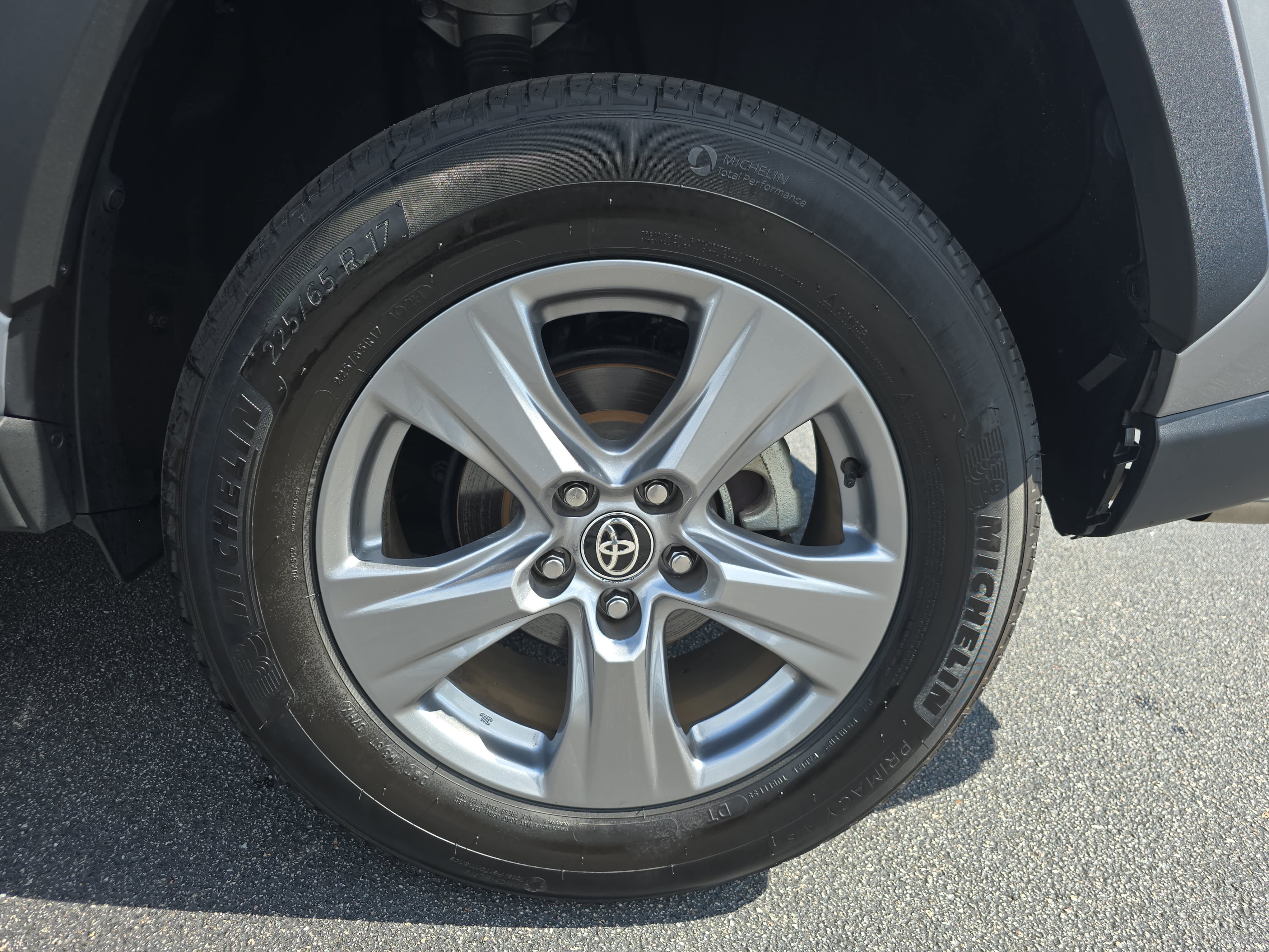 Used 2024 Toyota RAV4 XLE FWD image 29