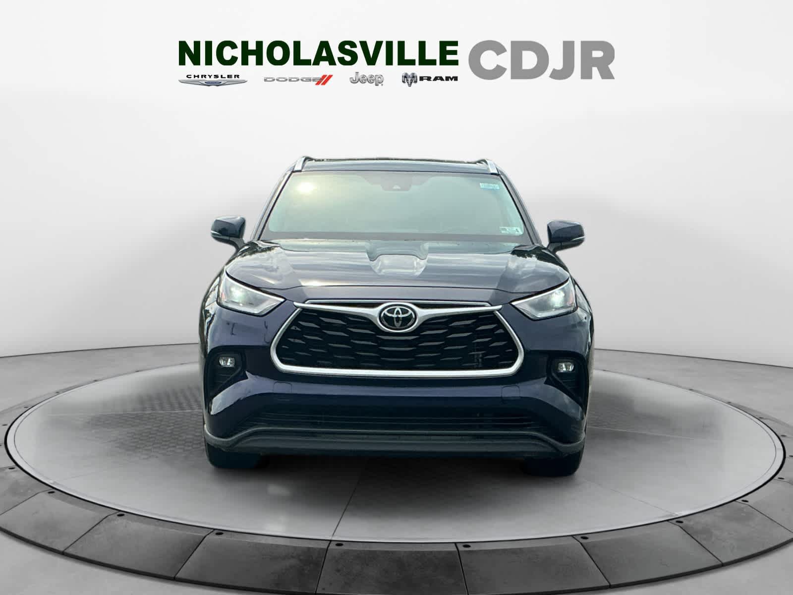 Used 2021 Toyota Highlander XLE AWD/4WD image 8