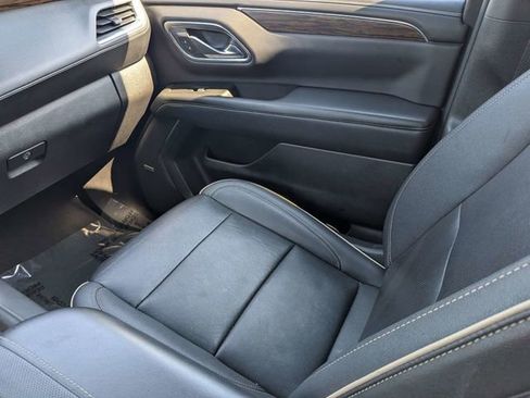 Used 2023 Chevrolet Suburban Premier image 15