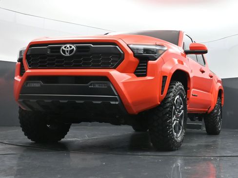 Used 2024 Toyota Tacoma TRD Sport AWD/4WD image 34