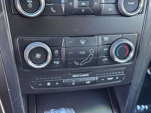 Used 2018 Ford Explorer XLT AWD/4WD image 28