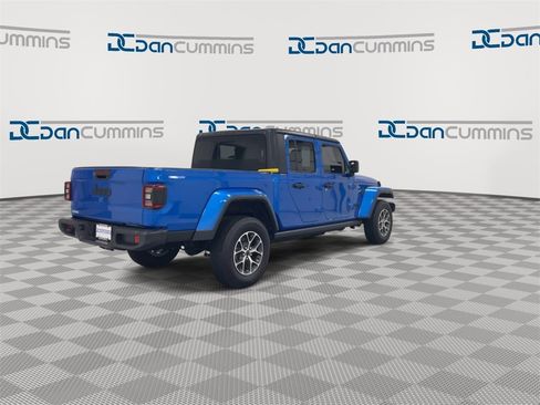 Used 2024 Jeep Gladiator Sport image 8