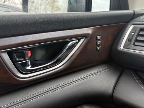 Used 2023 Subaru Ascent Touring AWD/4WD image 8
