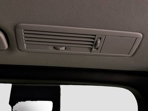 Used 2023 Mercedes-Benz Metris Passenger image 25